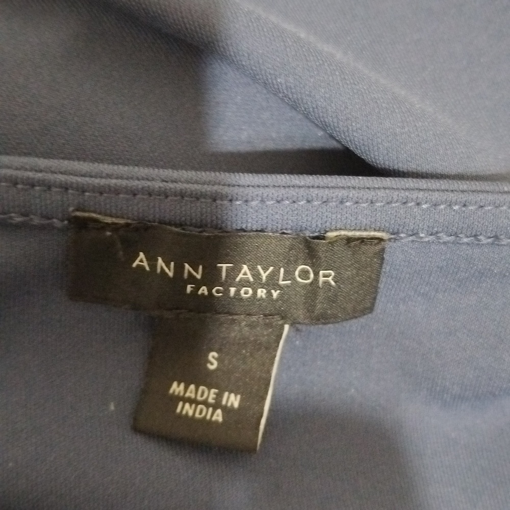 1800) Ann Taylor Factory Slate Blue Side Ruched Top Sizer Small - Picture 7 of 7